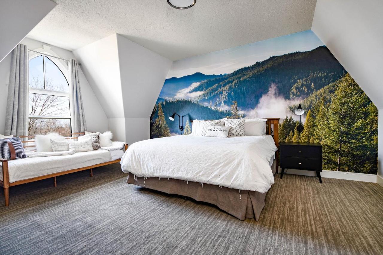 Beautiful & Bright 3 Bed Townhome Near Village Blue Mountains Exterior photo