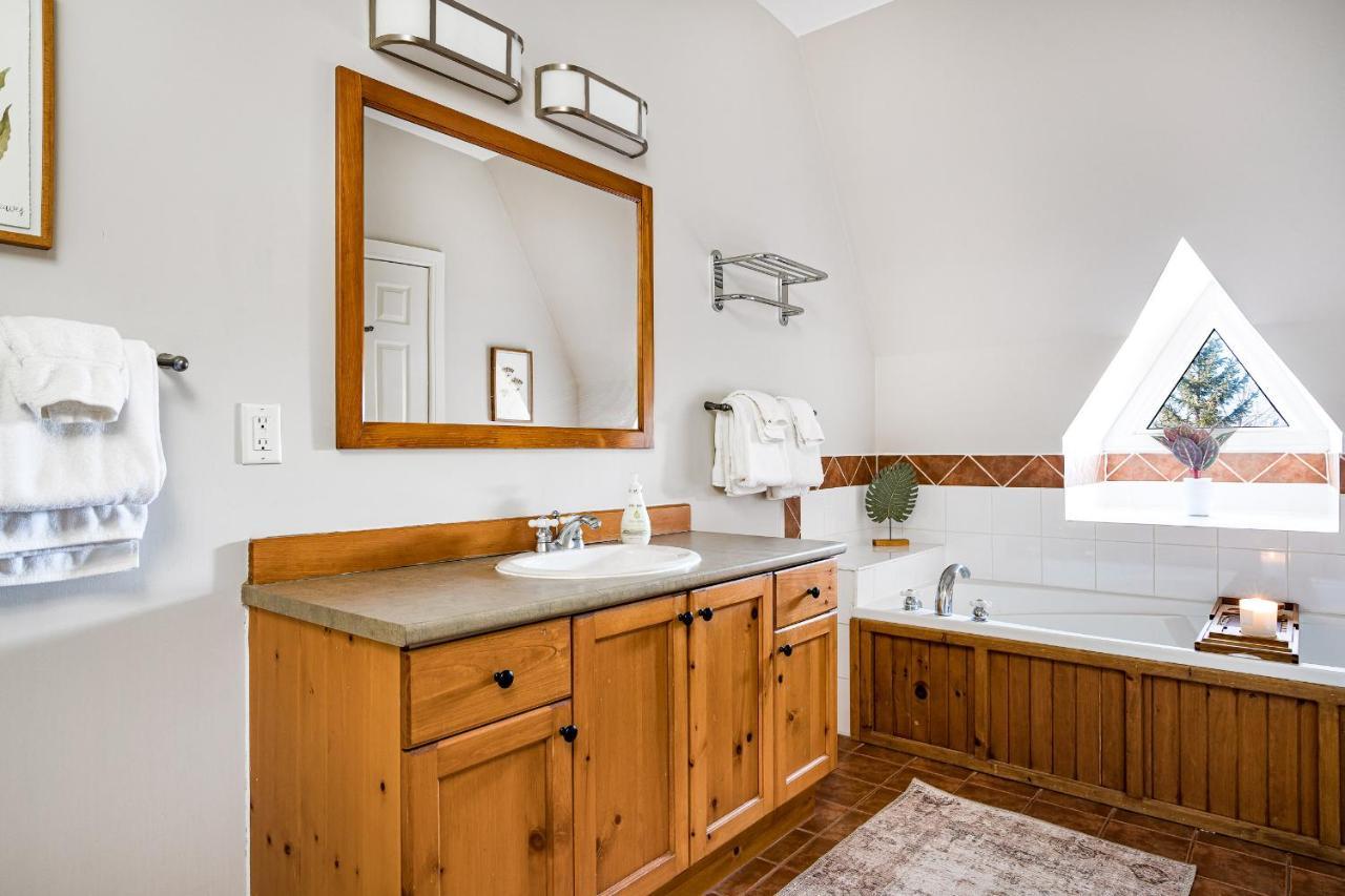 Beautiful & Bright 3 Bed Townhome Near Village Blue Mountains Exterior photo